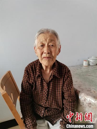 薩仁托婭拍攝的“草原母親”?！∷_仁托婭供圖