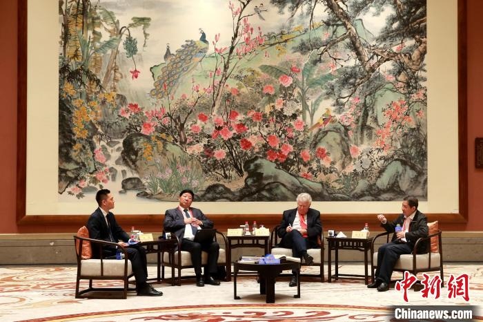 9月27日，尼山世界文明論壇在曲阜舉行，圖為該論壇的“高端訪談”活動(dòng)?！×籂?攝