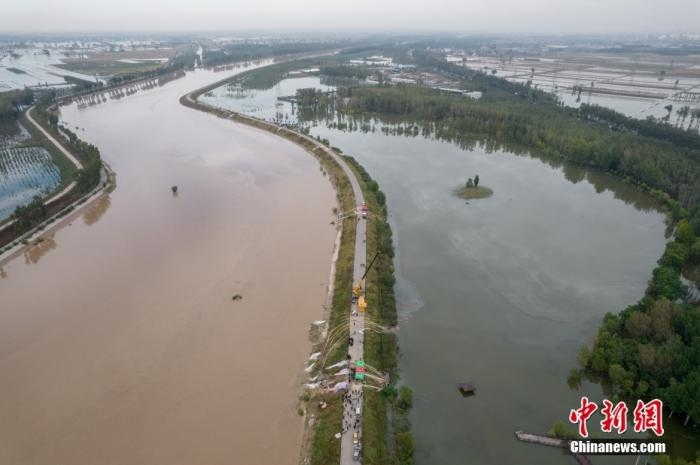 資料圖：10月10日，山西省介休市汾河濕地公園遭遇洪水倒灌。<a target='_blank' href='http://www.chinanews.com/'>中新社</a>記者 韋亮 攝