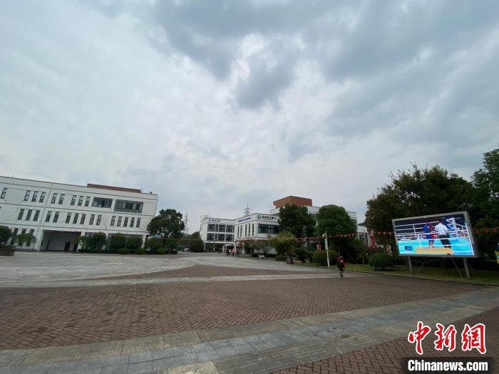 寧波市第二少年兒童業(yè)余體育學校?！×植?攝
