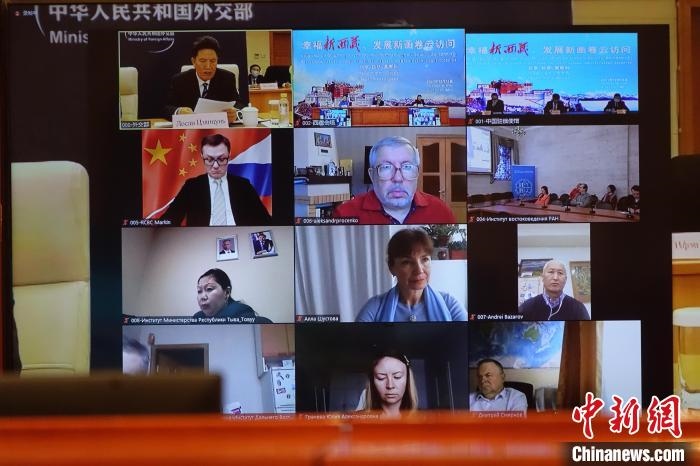 “幸福新西藏、發(fā)展新畫卷”云訪問(wèn)活動(dòng)在拉薩、北京、莫斯科等地同時(shí)舉行。　冉文娟 攝