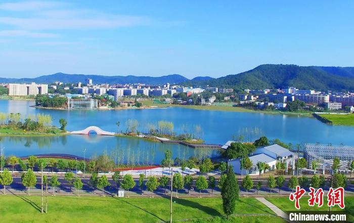 后湖藝術園?！√菩∏?攝