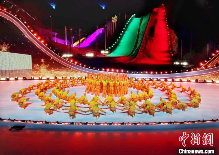 圖為河北省第三屆冰雪運(yùn)動(dòng)會(huì)開幕現(xiàn)場(chǎng)。　李輝 攝