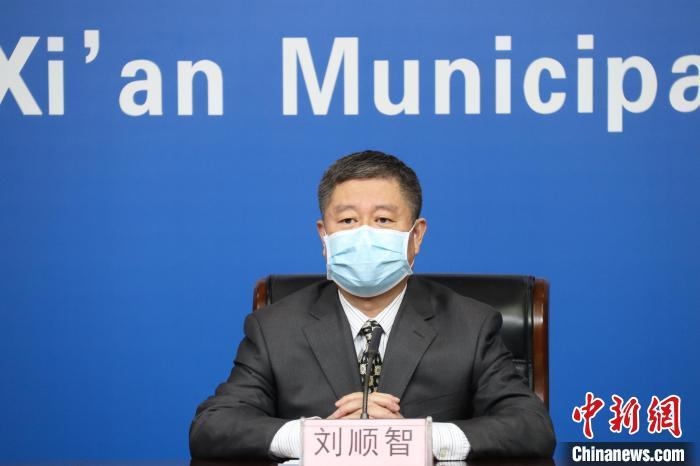 圖為西安市衛(wèi)生健康委主任劉順智6日在新聞發(fā)布會(huì)上?！∥靼彩姓﹫D