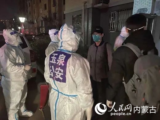 耐心溝通，居民們轉(zhuǎn)變態(tài)度。平安玉泉供圖