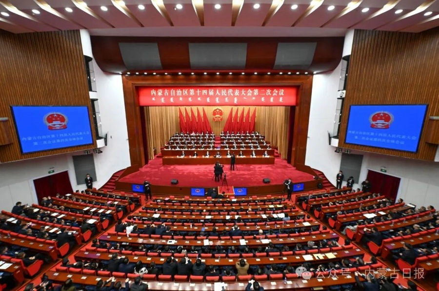 自治區(qū)十四屆人大二次會(huì)議勝利閉幕 孫紹騁主持并講話 王莉霞張延昆出席