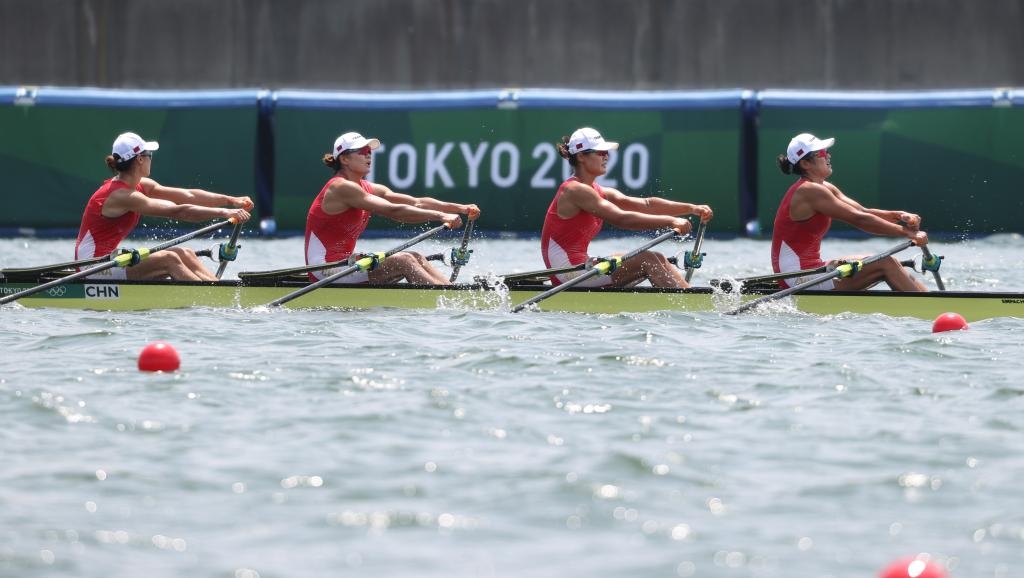 7月28日，中國隊選手陳云霞、張靈、呂揚、崔曉桐在比賽中。新華社記者杜瀟逸攝.jpg