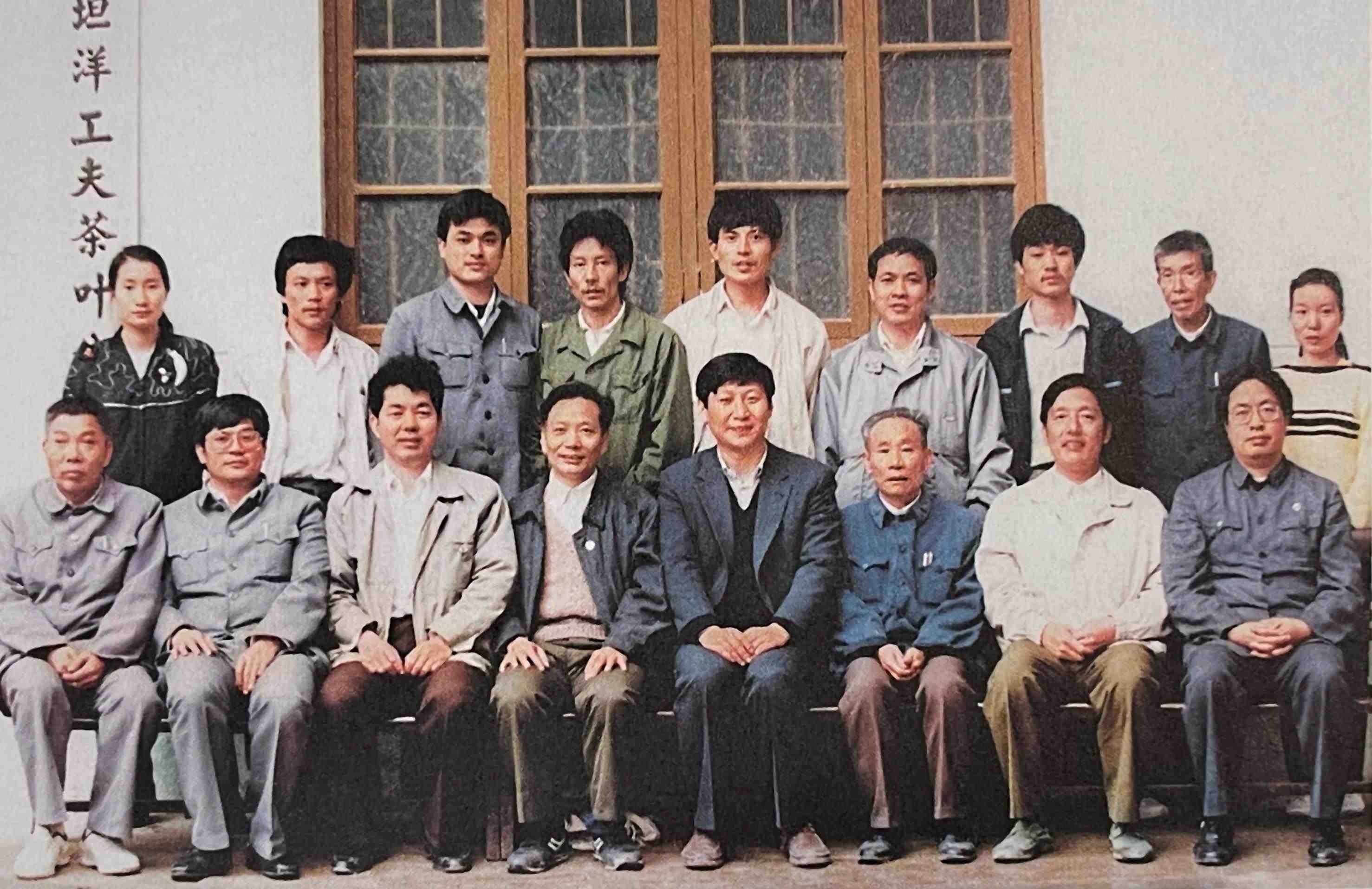 1990年5月，剛調任福州市委書記的習近平到寧德交接工作時，調研福安市社口鄉(xiāng)坦洋工夫茶葉公司。