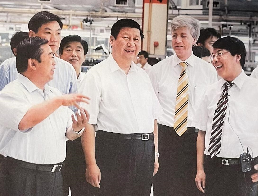 2007年7月，習近平調研上海大眾汽車有限公司。