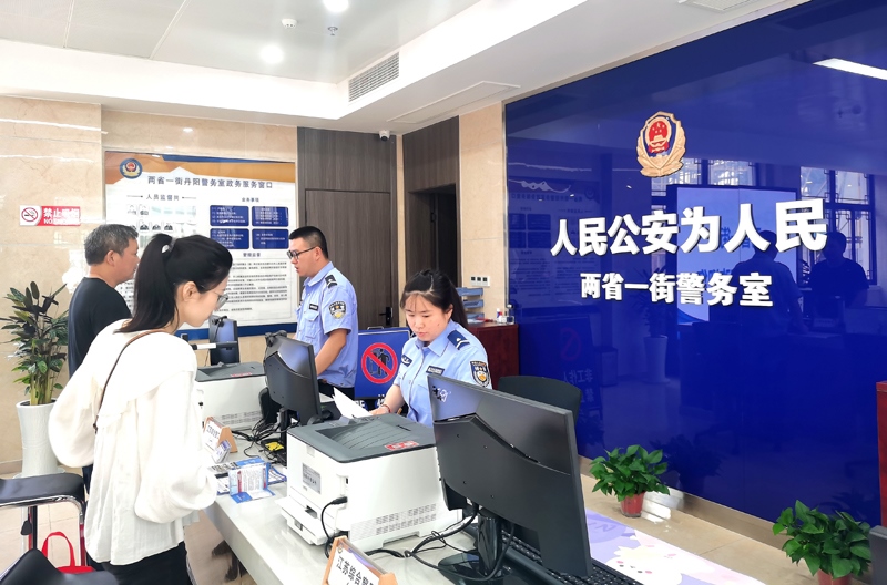 中國式現(xiàn)代化的長三角實(shí)踐|進(jìn)一扇門，辦兩省事——“跨區(qū)域聯(lián)辦”這里有“樣”！