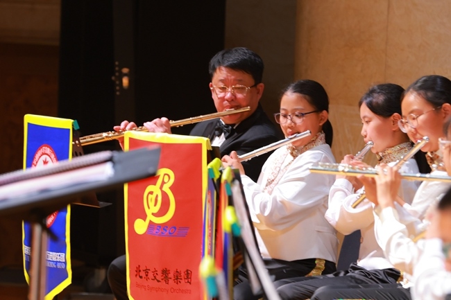 “樂動(dòng)金帆 ‘藝’起交響”為主題的專場(chǎng)音樂會(huì)現(xiàn)場(chǎng)。主辦方供圖