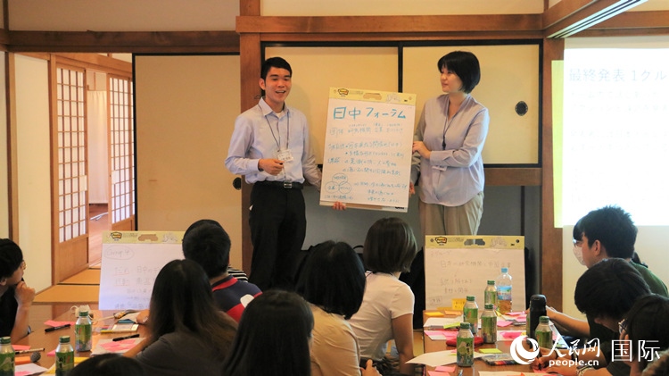 發(fā)表各自的研討成果。人民網(wǎng) 許可攝