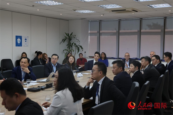 與會代表參與座談交流。（人民網(wǎng)記者 時元皓攝）