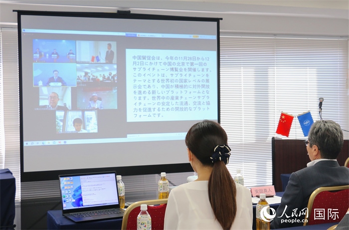 中國(guó)貿(mào)促會(huì)副會(huì)長(zhǎng)柯良棟視頻致辭。人民網(wǎng) 許可攝