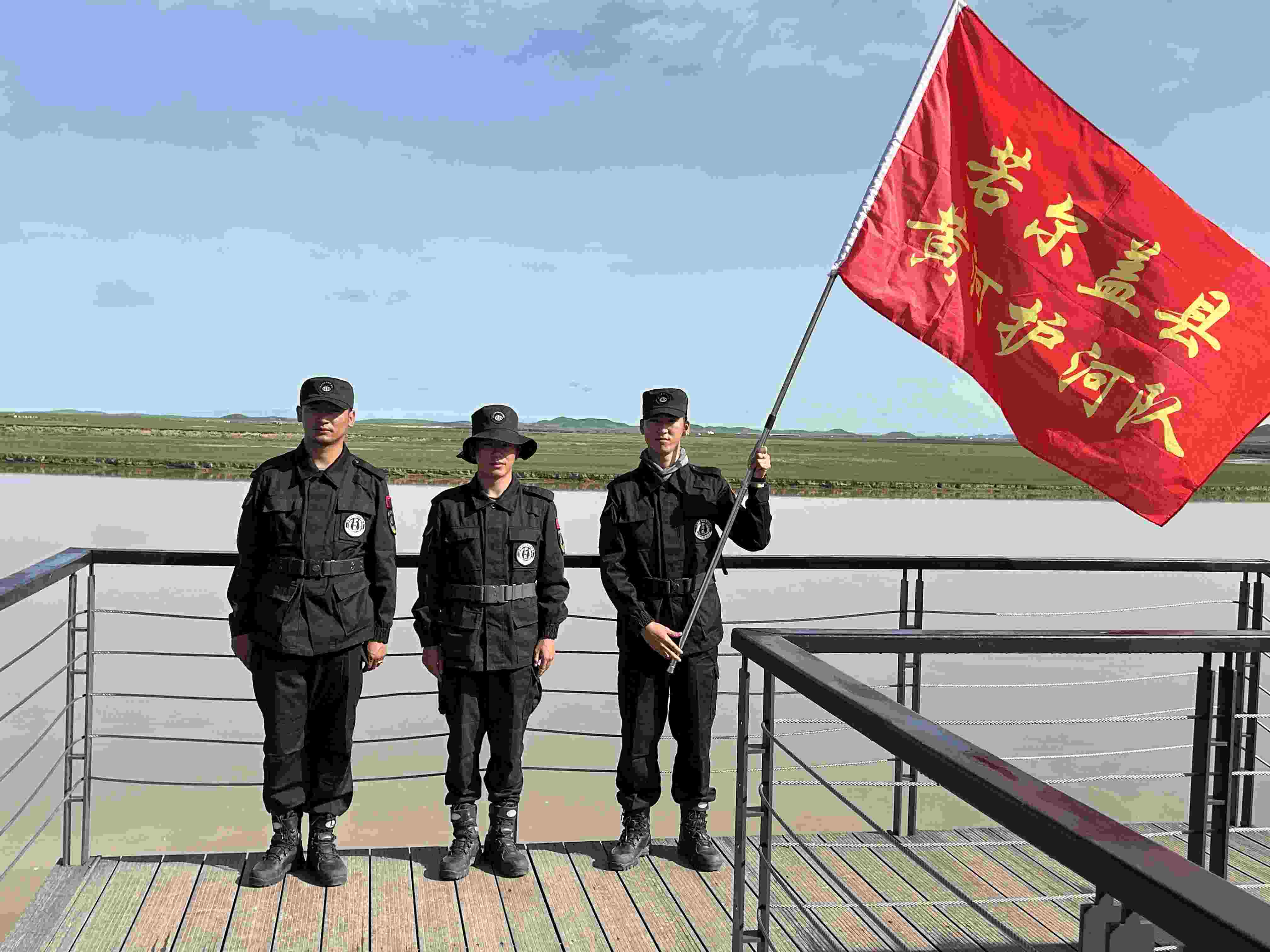 若爾蓋縣黃河護(hù)河隊(duì)。人民網(wǎng) 周靜圓攝