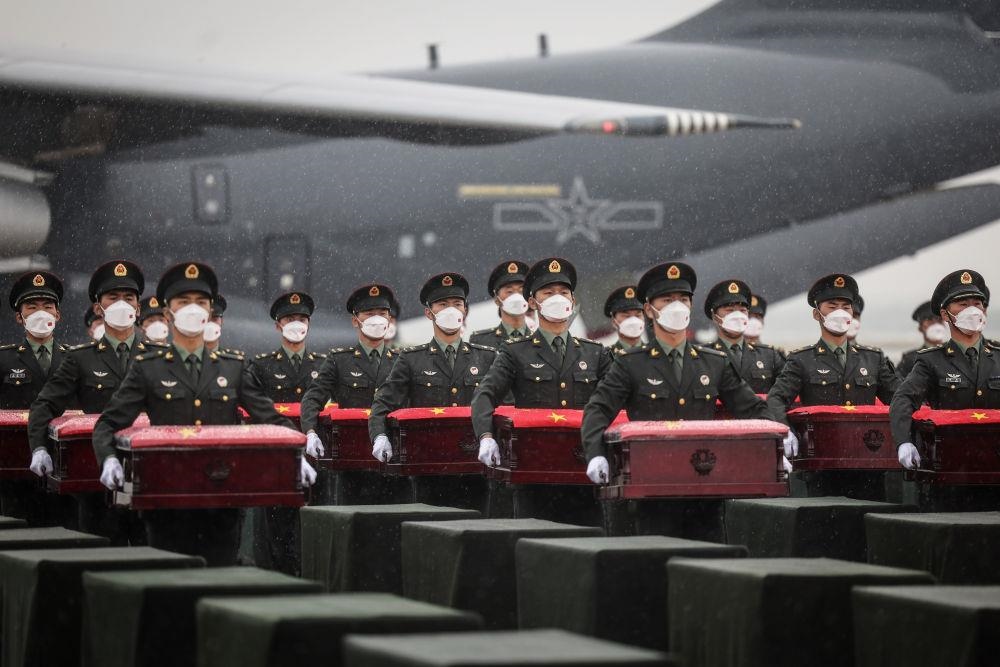 △2022年9月16日，載運(yùn)著88位在韓中國人民志愿軍烈士遺骸及837件遺物的空軍專機(jī)降落在沈陽桃仙國際機(jī)場，英雄們回到祖國懷抱。