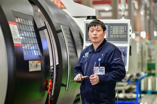 孫明在數(shù)控機床生產(chǎn)車間。航空工業(yè)沈飛供圖