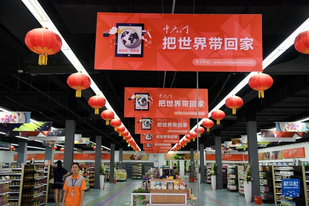 河南省鄭州市“中大門”保稅直購體驗(yàn)中心一角（2016年8月18日攝）。新華社記者 朱祥 攝