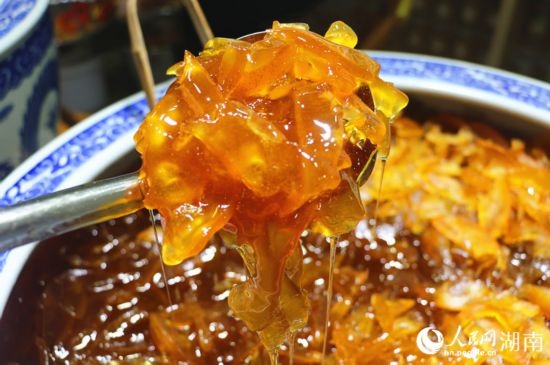 以柚子為原料做的蜂蜜柚子膏。 人民網(wǎng)記者 劉賓攝