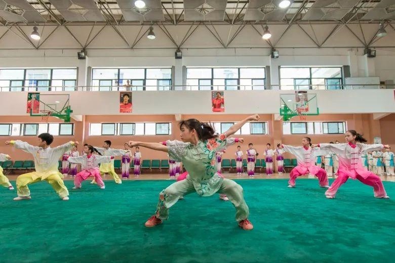 △今年暑假期間，浙江溫州舉行青少年學(xué)生陽(yáng)光體育運(yùn)動(dòng)會(huì)。
