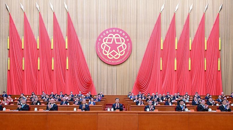 2023年8月31日，第十一次全國歸僑僑眷代表大會(huì)在北京人民大會(huì)堂開幕。習(xí)近平等黨和國家領(lǐng)導(dǎo)人到會(huì)祝賀
