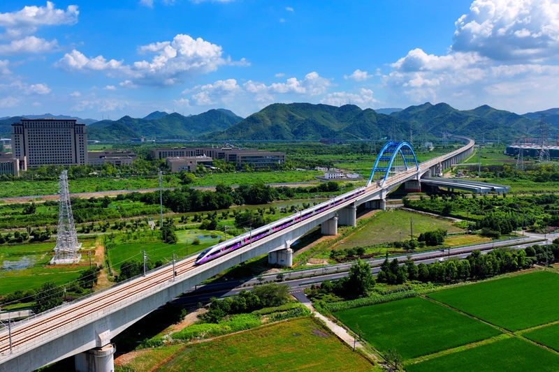 復(fù)興號亞運智能動車組列車。上海鐵路局融媒體中心供圖