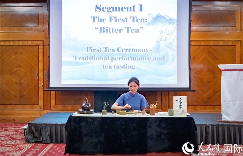 圖為茶藝師表演。人民網(wǎng)郭錦標(biāo) 攝