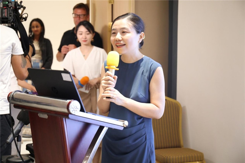 圖為吉布提孔子學(xué)院鄒燕舞院長為表彰儀式致辭。吉布提孔子學(xué)院供圖