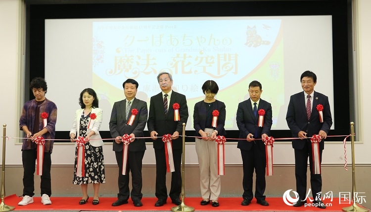 嘉賓共同為開幕式剪彩。人民網(wǎng) 許可攝