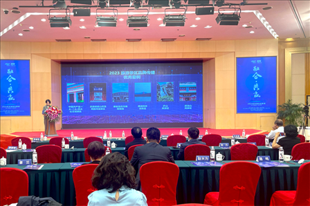 現(xiàn)場發(fā)布《2023旅游景區(qū)品牌傳播優(yōu)秀案例》。人民網(wǎng)記者 劉微攝