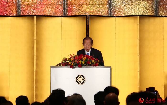 日中友好議員聯盟會長二階俊博發(fā)表致辭。人民網 許可攝