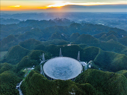 “中國天眼”全景（維護保養(yǎng)期間拍攝）。新華社記者 歐東衢 攝