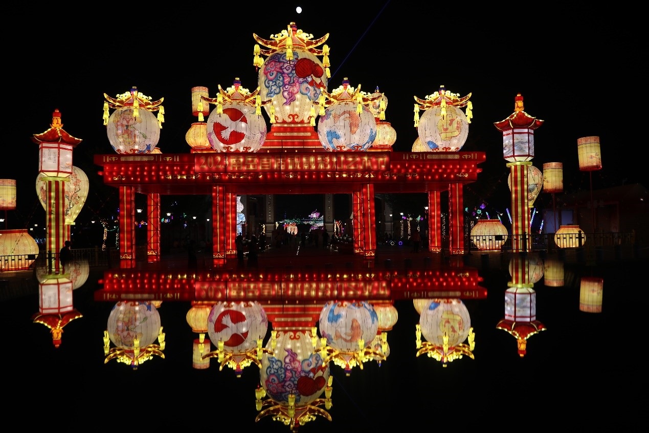 中秋國慶期間，南岳祝融文旅小鎮(zhèn)舉辦祝融花燈節(jié)。曹正平攝