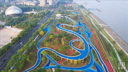 △俯瞰長(zhǎng)江國家文化公園九江城區(qū)段。（總臺(tái)記者李海峰拍攝）