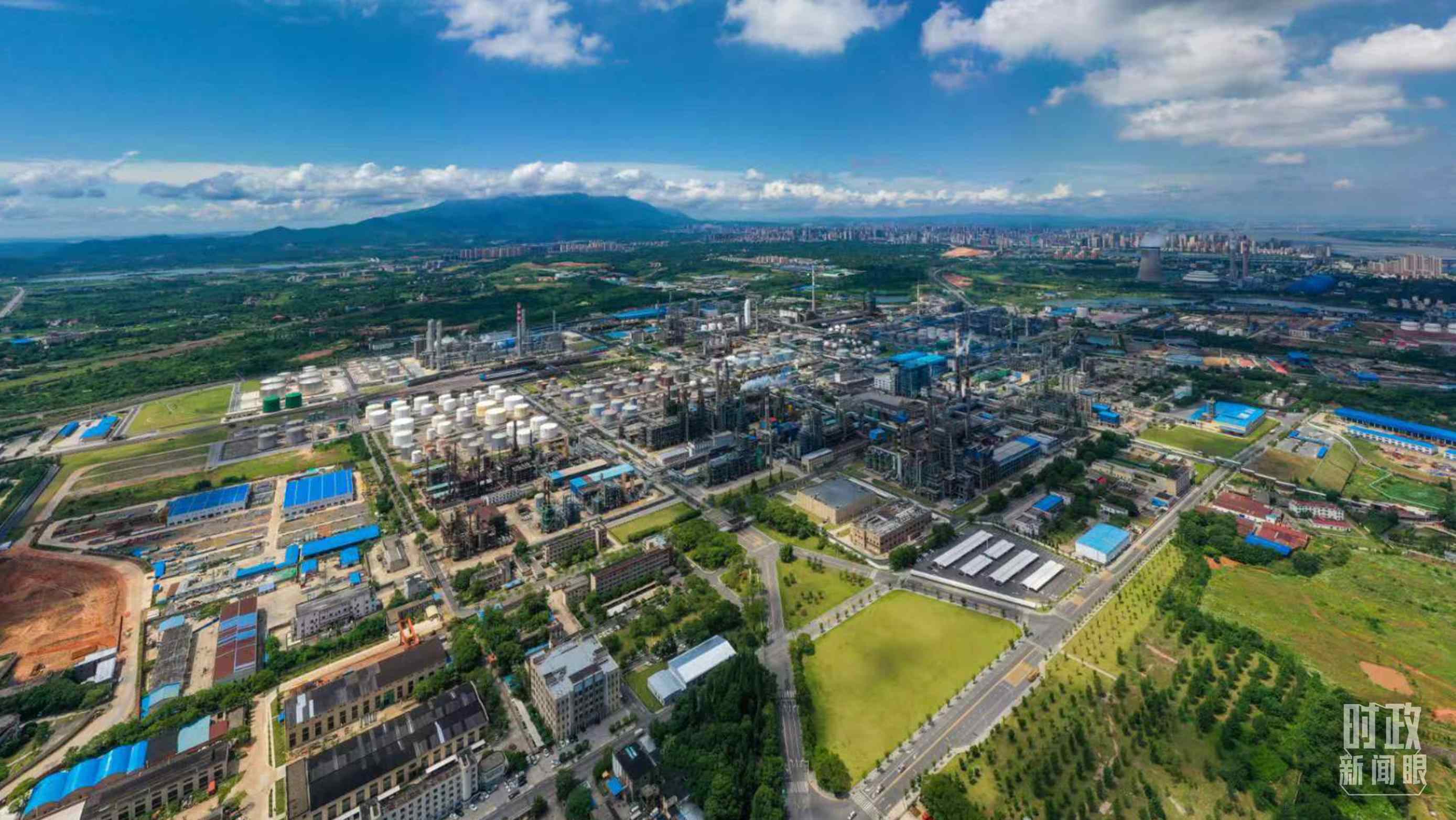 △中國石化九江分公司。（總臺(tái)記者劉陽拍攝）