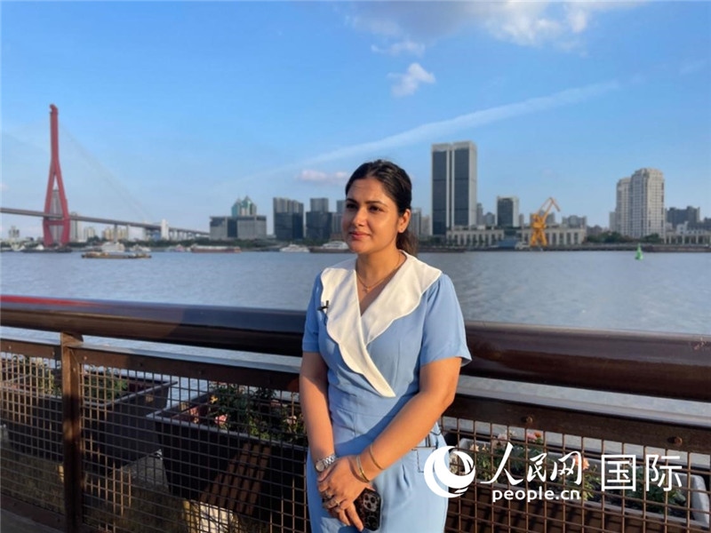孟加拉國(guó)Channel24電視頻道主持人伊斯拉特·阿敏在上海市楊浦濱江接受采訪。 人民網(wǎng)記者 張榮攝