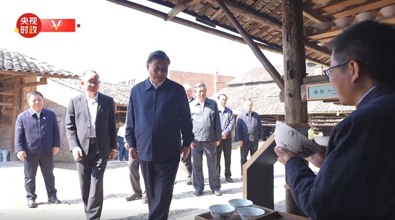 2023年10月11日，習(xí)近平在江西景德鎮(zhèn)考察。（視頻截圖）
