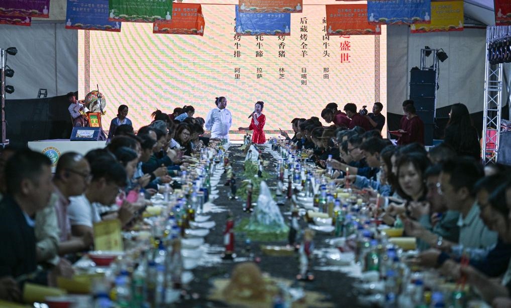 西藏味道美食體驗(yàn)周活動(dòng)現(xiàn)場(chǎng)。新華社記者晉美多吉 攝