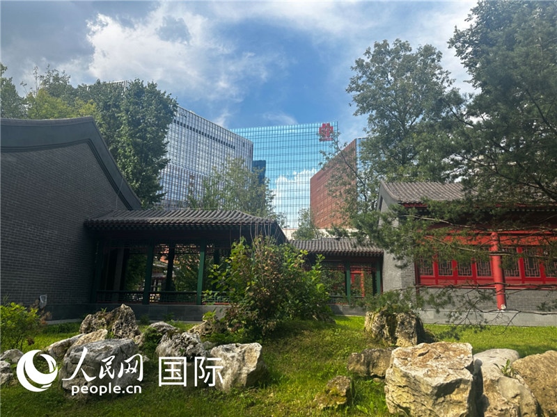 莫斯科中國貿(mào)易中心的中式園林“華銘園”一角。人民網(wǎng)記者 申佳平攝