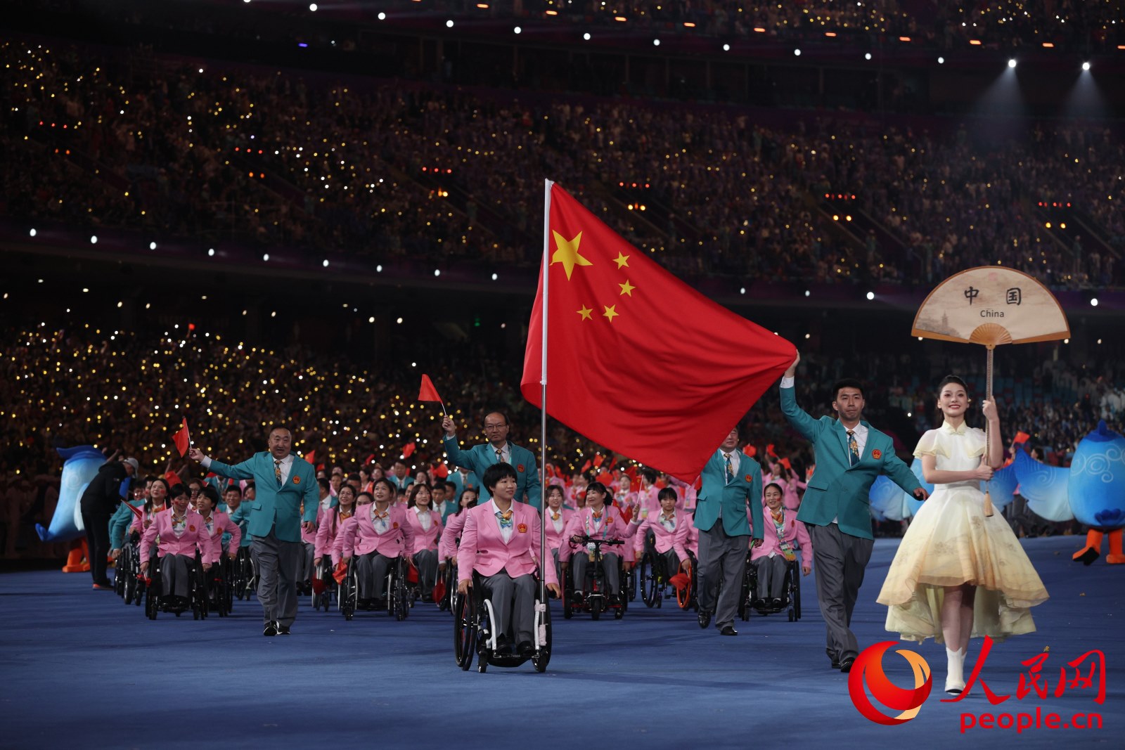 開幕式上，中國體育代表團入場。人民網(wǎng) 周靜圓攝