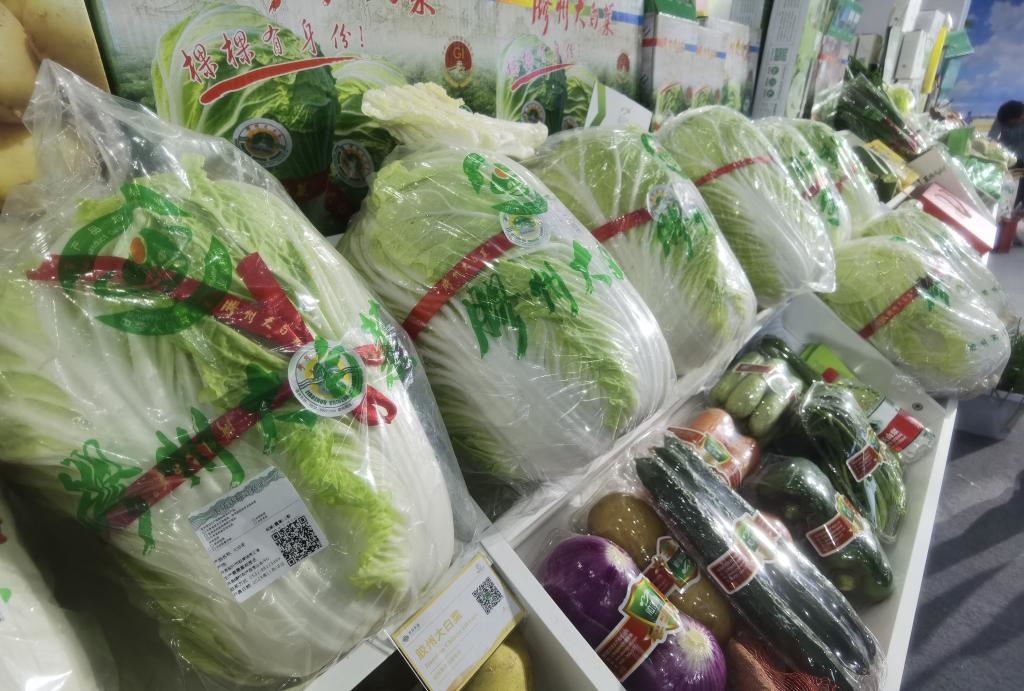 圖為本屆農(nóng)交會(huì)現(xiàn)場(chǎng)展示的膠州大白菜等蔬菜。新華社記者王凱攝
