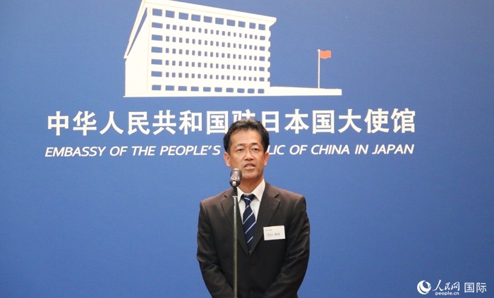 導(dǎo)師代表、東京大學(xué)教授內(nèi)山真伸發(fā)表致辭。人民網(wǎng) 許可攝