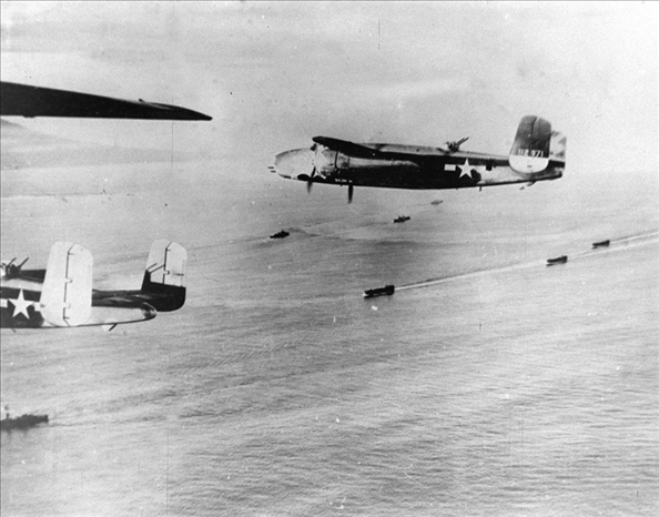 1942年4月18日，美國航空母艦甲板上B－25解放式轟炸機起飛轟炸東京工業(yè)區(qū)域，此為日本首次受盟軍之進攻。