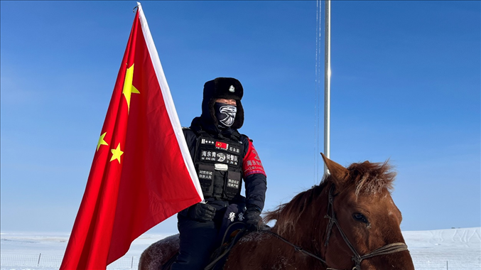 呼倫貝爾陳巴爾虎旗公安局副局長石永志。人民網(wǎng)記者 張敏穎攝