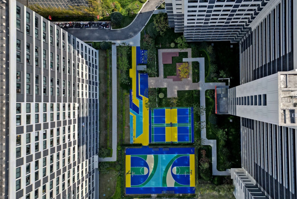 社區(qū)內(nèi)的運動場地設(shè)施（無人機照片）。