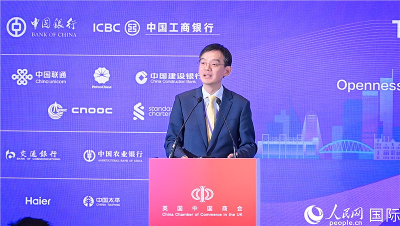 1. 英國中國商會(huì)會(huì)長、中國銀行倫敦分行行長方文建 致歡迎辭。郭錦標(biāo)攝_副本