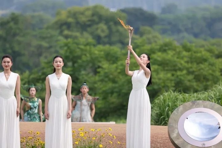 杭州亞運(yùn)會(huì)火種在良渚成功采集。記者 呂之遙 攝