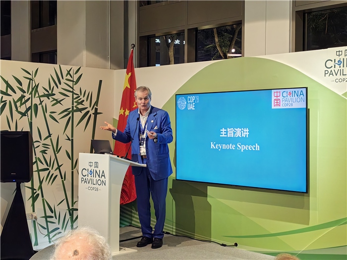 意大利都靈理工大學終身教授岡特·鮑利發(fā)言。COP28中國角供圖
