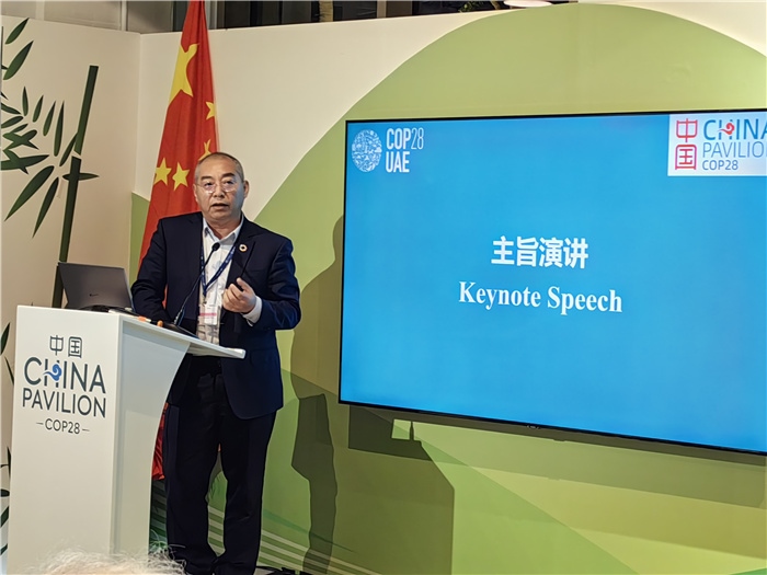 晶澳太陽能科技股份有限公司高級副總裁孫廣彬發(fā)言。COP28中國角供圖