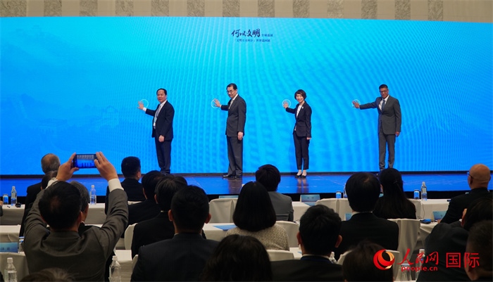 嘉賓共同啟動(dòng)“何以文明”日本特展體驗(yàn)暨2024年總臺(tái)春晚宣介區(qū)。人民網(wǎng) 蔣曉辰攝